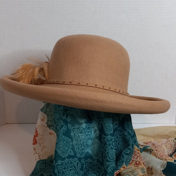 Women\'s 100% Wool Cloche August Of New York Designer Hat with Feathers. main image 6